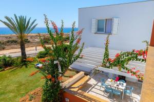 Balkón nebo terasa v ubytování Protaras Seafront Villa Violetta