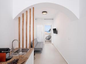 Køkken eller tekøkken på Astra boutique suites at Agia Marina Beach