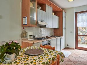 Foto da galeria de Holiday Home Rustico Belvedere-3 by Interhome em Colico