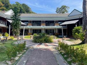 Сад в Phi Phi Andaman Beach Resort