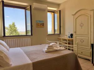 A bed or beds in a room at Agriturismo con cucina Il Favaio