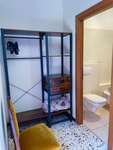 A bathroom at Agriturismo con cucina Il Favaio