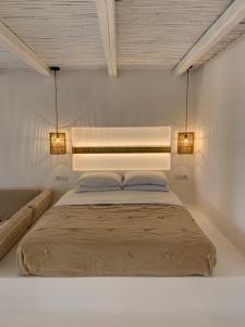 A bed or beds in a room at Yialos Ios Hotel