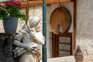 Zdjęcie z galerii obiektu Gîte de l'éléphant w mieście Murs-et-Gélignieux