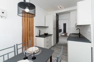 Kuchyň nebo kuchyňský kout v ubytování Blue Apartment G&G