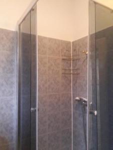 a shower with a glass door in a bathroom at Chata Milan in Hrabušice