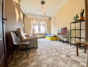 Posedenie v ubytovaní Apartament w centrum Wrocławia w kamienicy