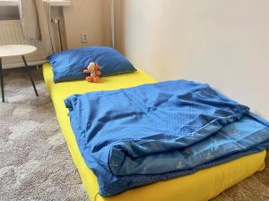 Posteľ alebo postele v izbe v ubytovaní Apartament w centrum Wrocławia w kamienicy