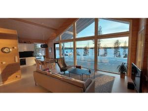 Et tv og/eller underholdning på Holiday Home Paloranta by Interhome + 23 billeder