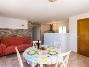 Kuchyňa alebo kuchynka v ubytovaní Villa Les Rosiers by Interhome + 23 fotografií