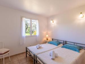 Posteľ alebo postele v izbe v ubytovaní Villa Les Rosiers by Interhome