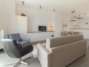Posezení v ubytování Apartment Schietbaanstraat by Interhome