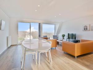 Posezení v ubytování Apartment L'Espérance sur mer by Interhome + 17 fotografií