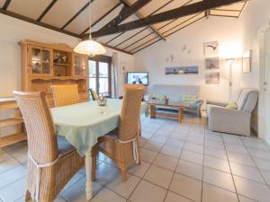 Posezení v ubytování Holiday Home Duinenhuis 274 by Interhome