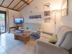 Posezení v ubytování Holiday Home Duinenhuis 274 by Interhome
