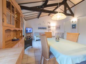Kuchyň nebo kuchyňský kout v ubytování Holiday Home Duinenhuis 274 by Interhome