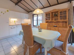 Kuchyň nebo kuchyňský kout v ubytování Holiday Home Duinenhuis 274 by Interhome