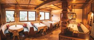 Restauracja lub miejsce do jedzenia w obiekcie Panoramahotel Schwendbergerhof