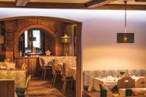 Restauracja lub miejsce do jedzenia w obiekcie Panoramahotel Schwendbergerhof