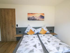 Postel nebo postele na pokoji v ubytování Apartment Georg by Interhome
