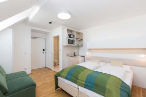 A bed or beds in a room at Smart Apart Living - Wien Hauptbahnhof - Contactless Check-in