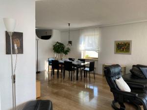 Posezení v ubytování Apartment Lakeview by Interhome