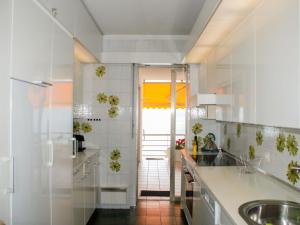 Kuchyň nebo kuchyňský kout v ubytování Apartment Lakeview by Interhome