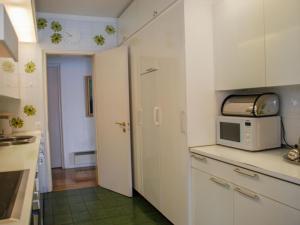 Kuchyň nebo kuchyňský kout v ubytování Apartment Lakeview by Interhome