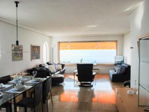 Posezení v ubytování Apartment Lakeview by Interhome
