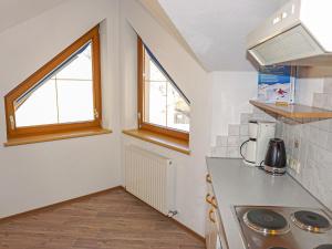 Kuchyňa alebo kuchynka v ubytovaní Apartment Apart 107 Wiesenhof by Interhome