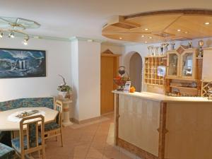 Hol lub bar w obiekcie Apartment Apart 107 Wiesenhof by Interhome