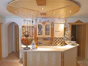 Kuchnia lub aneks kuchenny w obiekcie Apartment Apart 107 Wiesenhof by Interhome