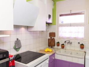 Kuchyň nebo kuchyňský kout v ubytování Apartment Rosita by Interhome