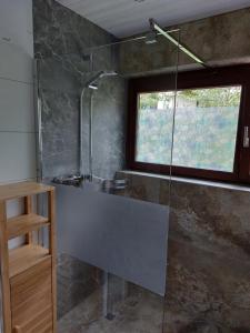 Koupelna v ubytování Ferienwohnung Walgaublick