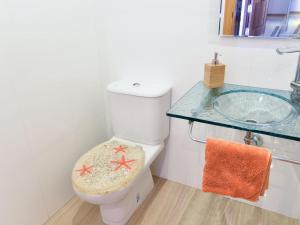 Kúpeľňa v ubytovaní Holiday Home El balcón de la cala by Interhome