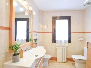 Kúpeľňa v ubytovaní Holiday Home El balcón de la cala by Interhome