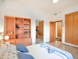 Posteľ alebo postele v izbe v ubytovaní Holiday Home El balcón de la cala by Interhome