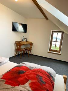 Uma cama ou camas num quarto em Gasthof Franziskibad