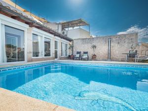 The swimming pool at or close to Holiday Home Mare by Interhome