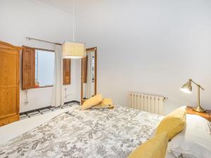 A bed or beds in a room at Holiday Home Mare by Interhome