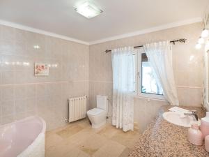 A bathroom at Holiday Home Mare by Interhome