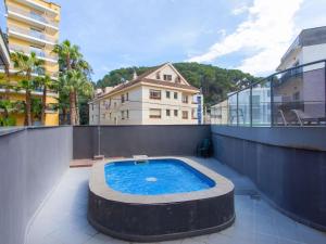 Bazén v ubytovaní Apartment Jessmart by Interhome alebo v jeho blízkosti