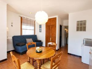 Kuchyňa alebo kuchynka v ubytovaní Apartment Les Cigales by Interhome