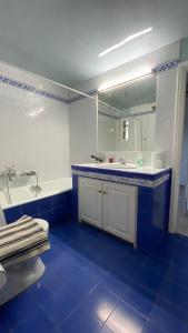 Kúpeľňa v ubytovaní Vourkari BayHouse + 22 fotografií