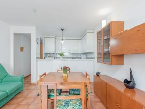 Kuchyň nebo kuchyňský kout v ubytování Apartment Stella Maris-1 by Interhome