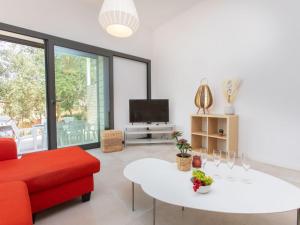 Μια τηλεόραση ή/και κέντρο ψυχαγωγίας στο Holiday Home Brasil by Interhome +34 φωτογραφίες