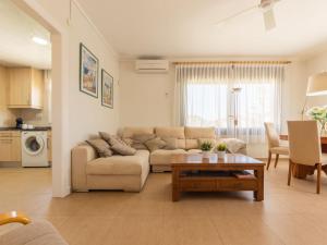 Posezení v ubytování Apartment L'Estel by Interhome