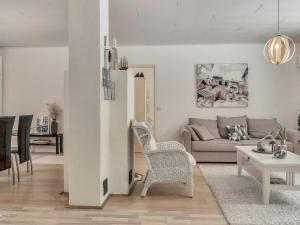 Posezení v ubytování Holiday Home Huvikumpu by Interhome