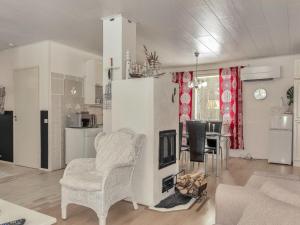 Kuchyň nebo kuchyňský kout v ubytování Holiday Home Huvikumpu by Interhome