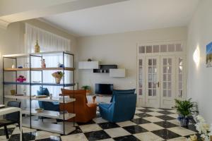 a living room with a checkered floor at Bee Happy - Bed and Breakfast in Zafferana Etnea